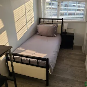 Homestay Gatwick Single, Ifield
